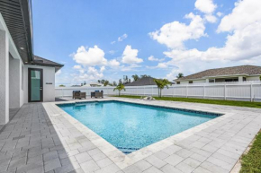 Like a shiny new penny! - Brand new home with heated pool - Villa Sunburst